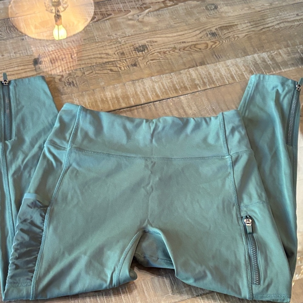 Fabletics green leggings